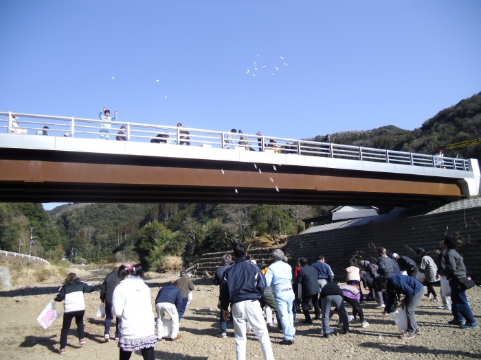 トビノキ橋完成による渡り初め式に出席致しました。【門川町】