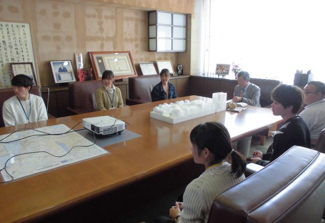 宮崎大学地域学部の学生が企業訪問に来ました!(H29.11.10)