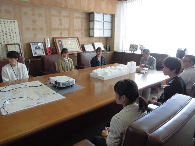 宮崎大学地域学部の学生が企業訪問に来ました!(H29.11.10)