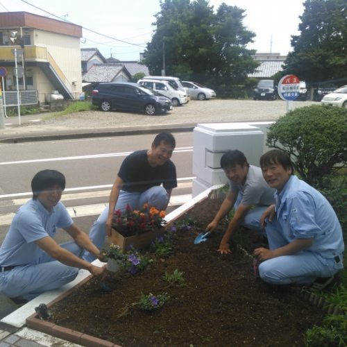 本社花壇の植栽活動 in greenクラブ