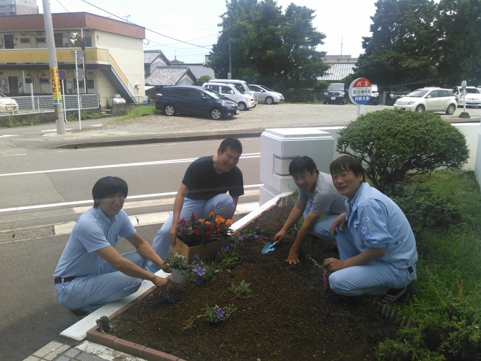 本社花壇の植栽活動 in greenクラブ