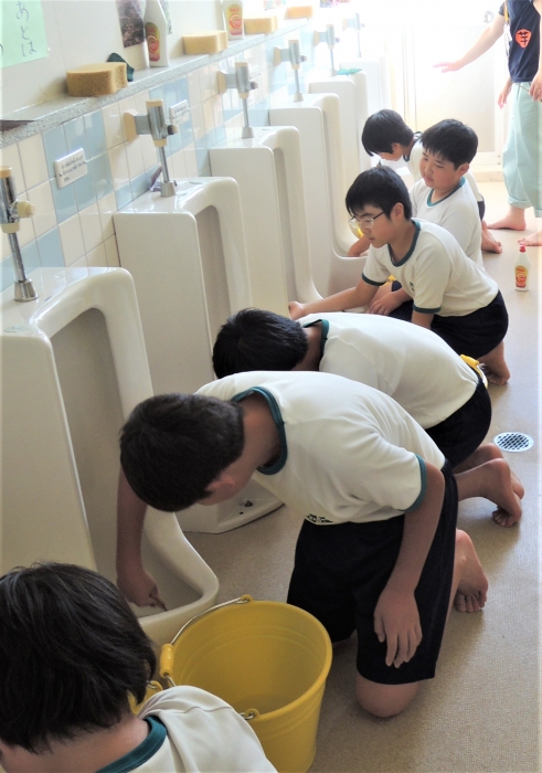 「トイレ掃除に学ぶ出前授業」細島小学校編