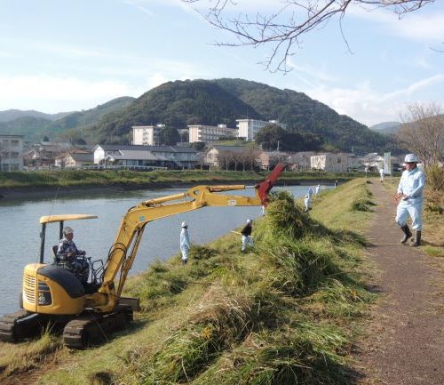 塩見川河川敷の河川アダプトを実施しました！