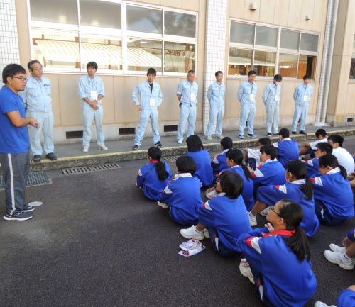 「トイレ掃除に学ぶ出前授業」門川中学校１年４組編