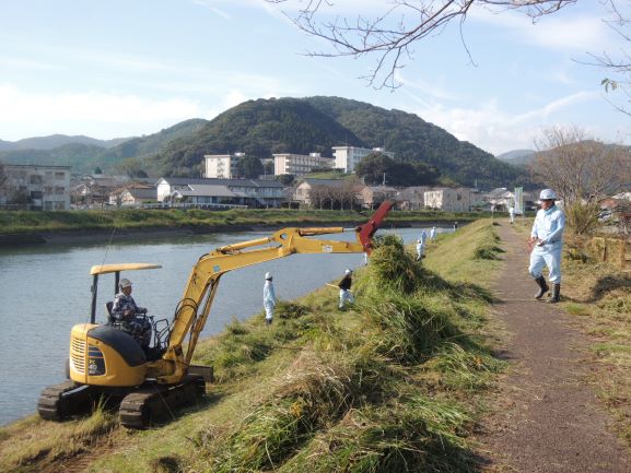 塩見川河川敷の河川アダプトを実施しました！