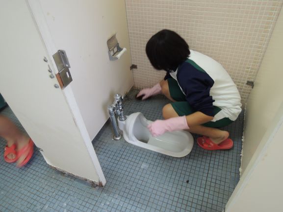 トイレ掃除に学ぶ出前授業 富島中学校１年生編