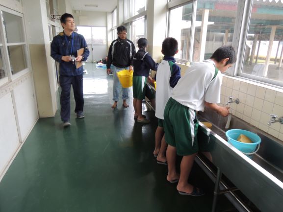 トイレ掃除に学ぶ出前授業 富島中学校１年生編