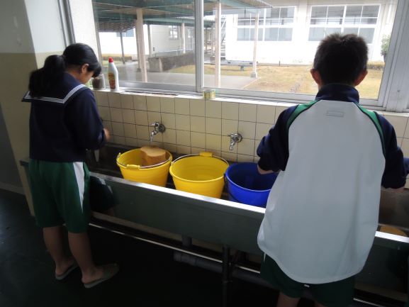 トイレ掃除に学ぶ出前授業 富島中学校１年生編