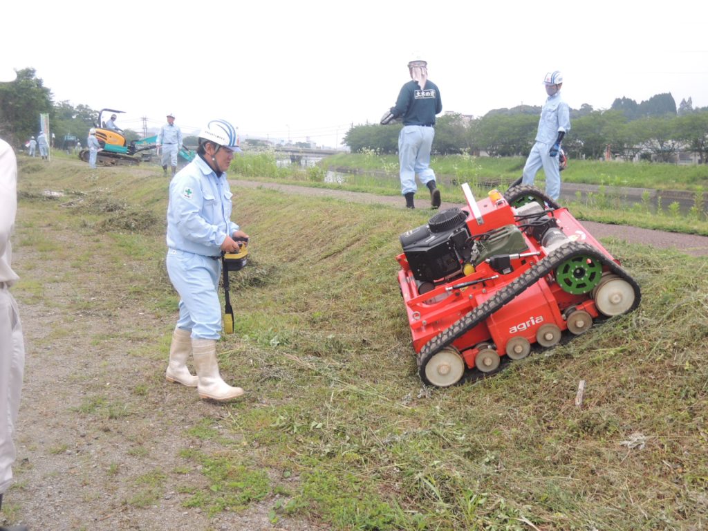 塩見川河川敷の河川アダプトを実施しました!(令和2年6月度)