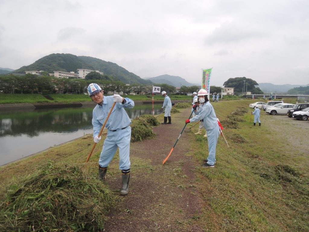 塩見川河川敷の河川アダプトを実施しました!(令和2年6月度)