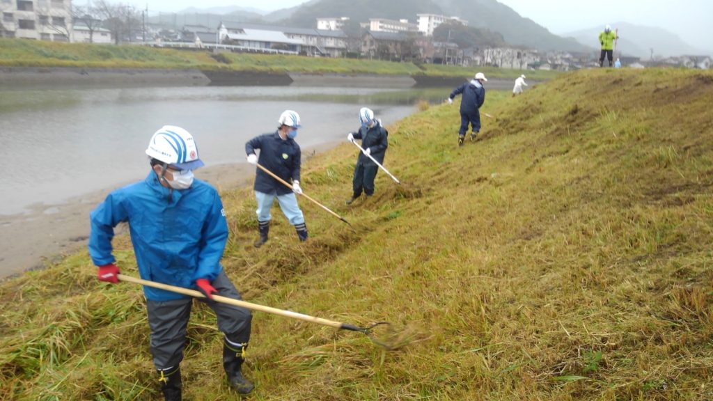 塩見川河川敷の河川アダプトを実施しました!(令和2年11月度)