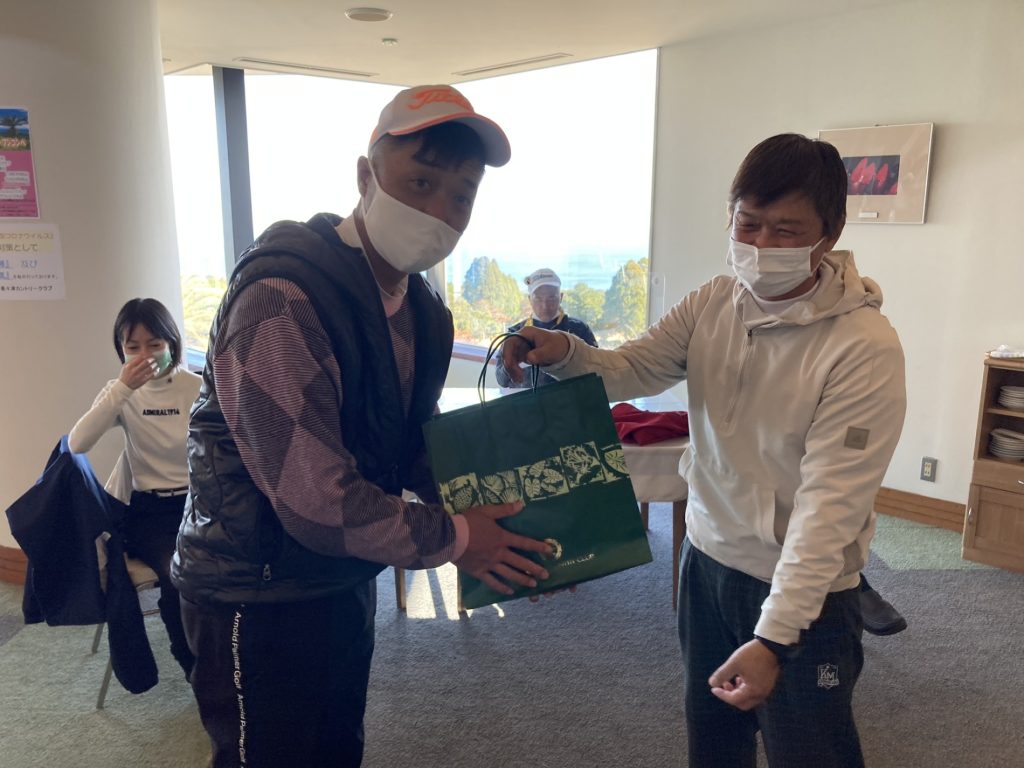忘年ゴルフコンペを開催しました⛳