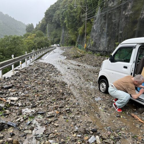 動けなくなった車を救助しました(*^-^*)