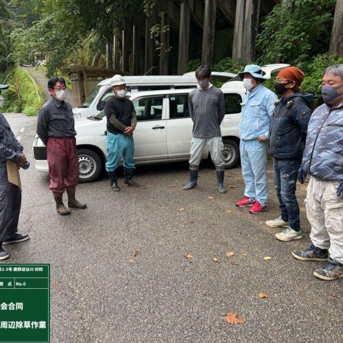 鹿野遊小学校周辺の草刈りを行いました☆