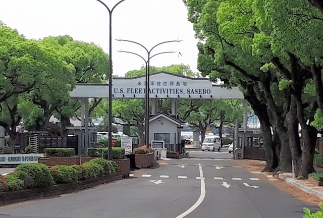 長崎の夜は紫