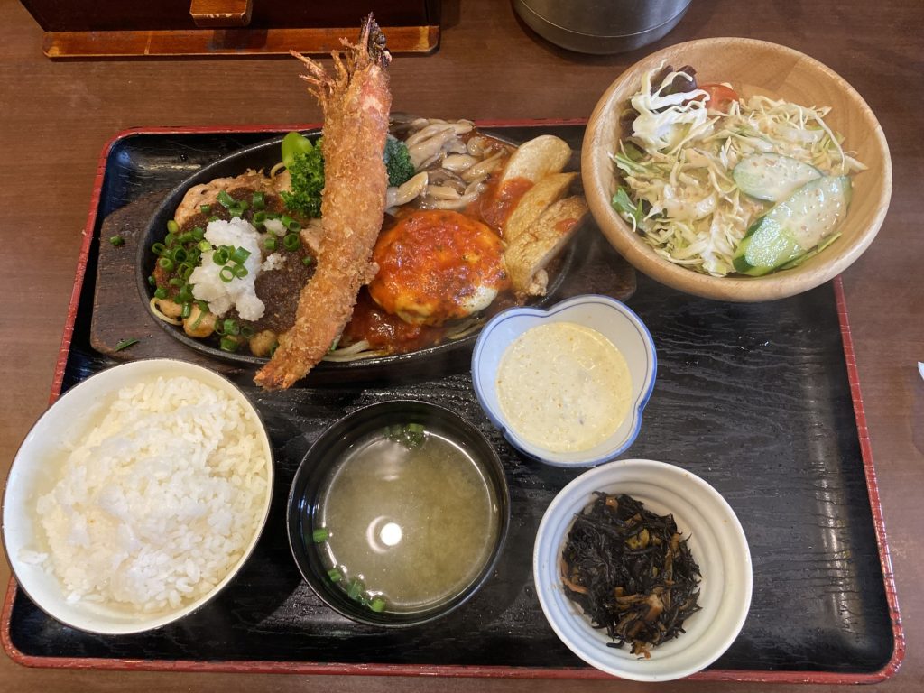 とある定食屋。