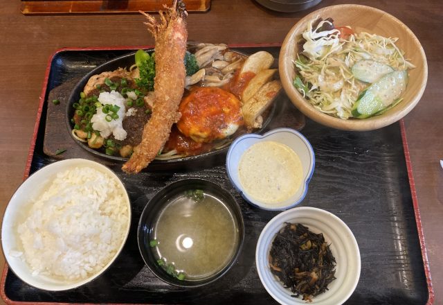 とある定食屋。