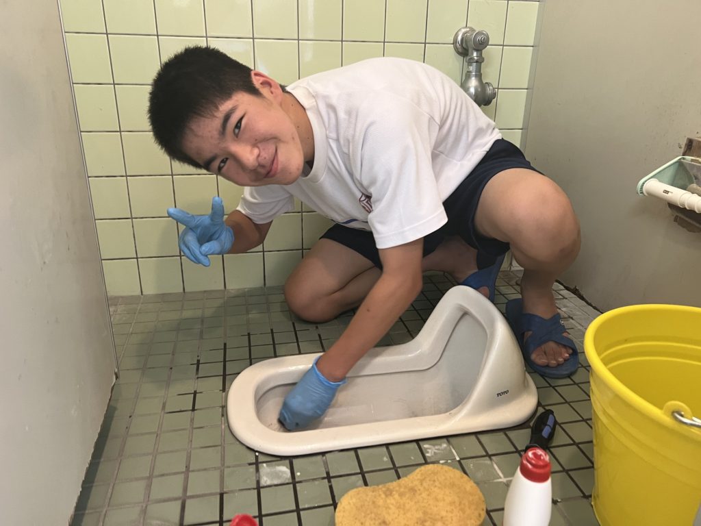 土々呂中学校トイレ掃除出前授業を実施しました!