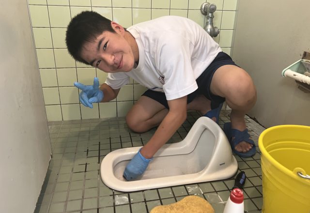 土々呂中学校トイレ掃除出前授業を実施しました!