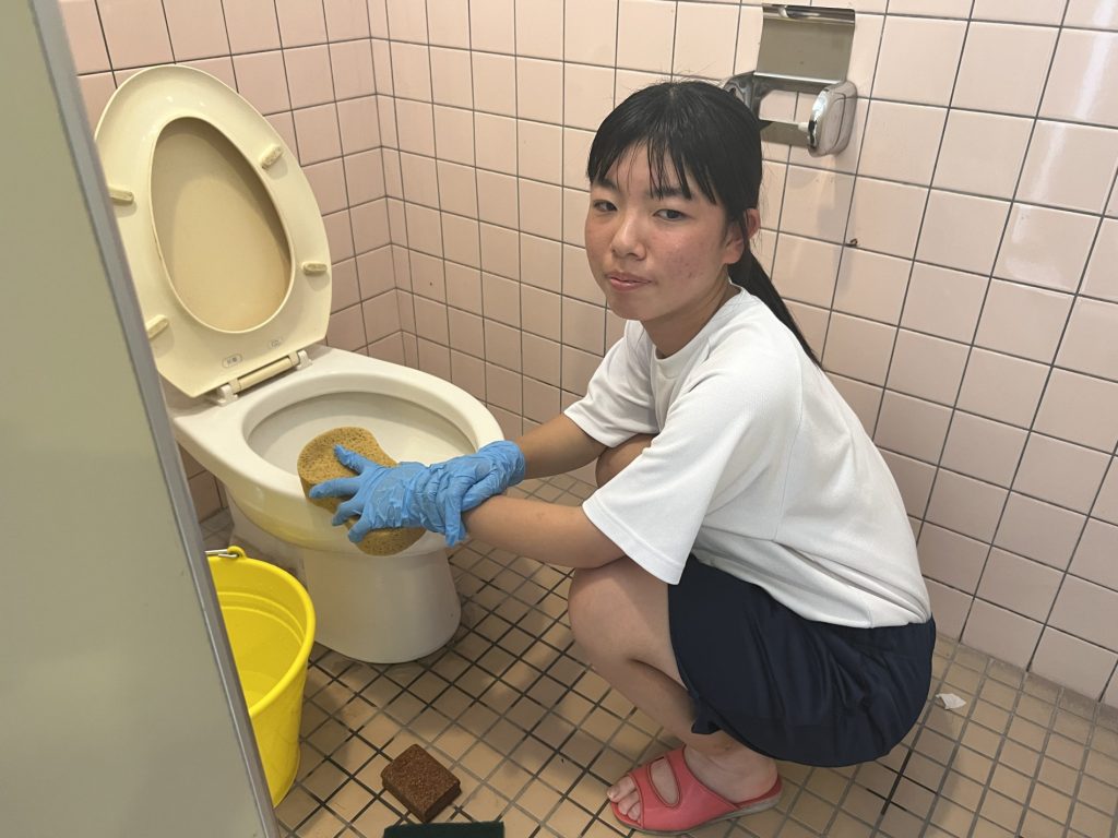 土々呂中学校トイレ掃除出前授業を実施しました!