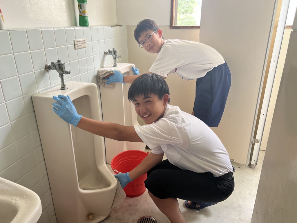 土々呂中学校トイレ掃除出前授業を実施しました!