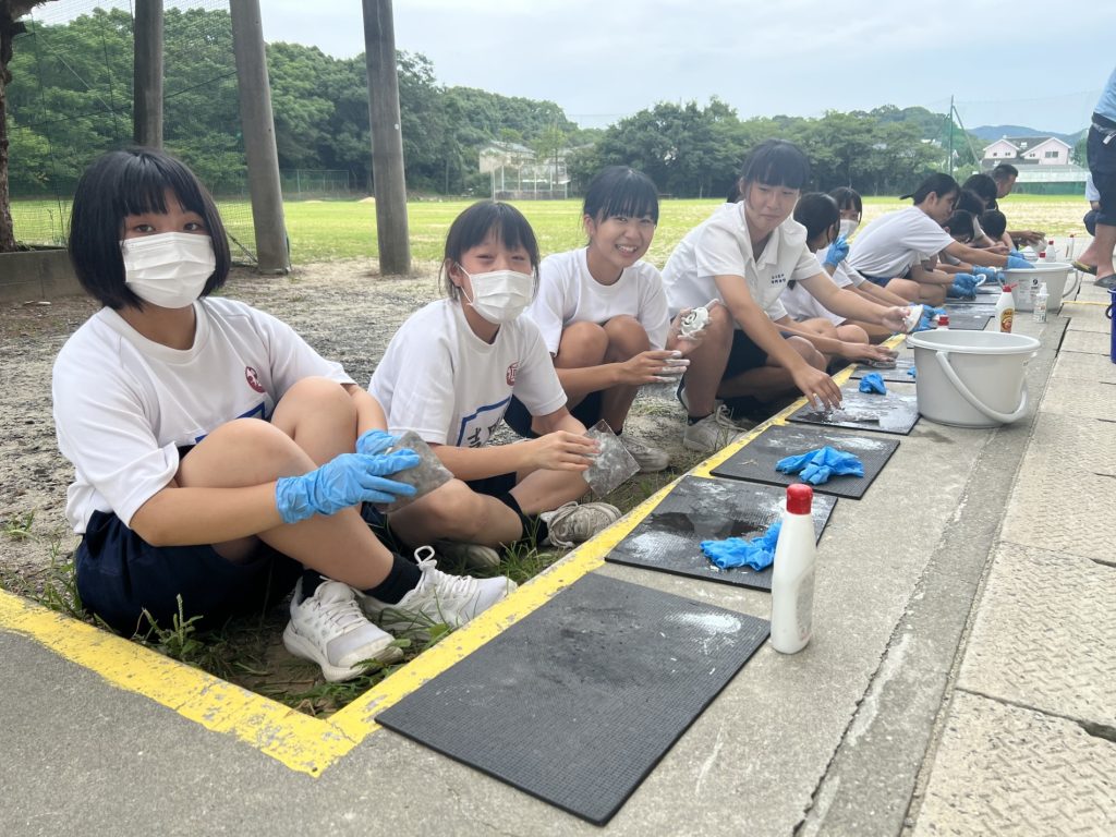 土々呂中学校トイレ掃除出前授業を実施しました!
