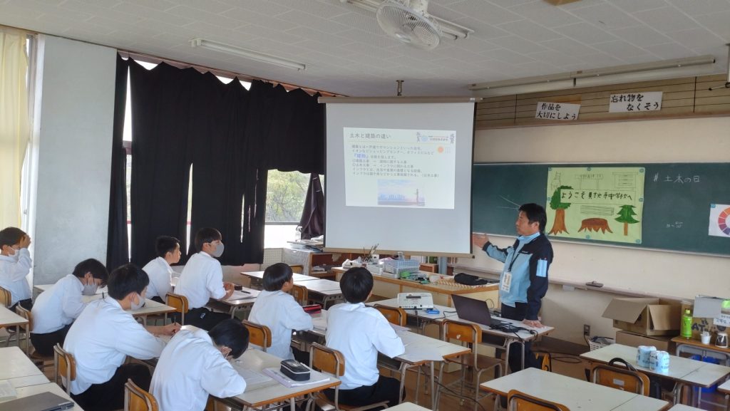 財光寺中学校にて『13歳のハローワーク』講話をしました