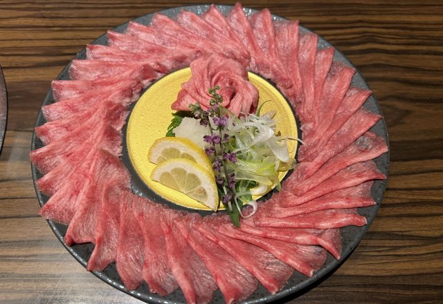 牛タン刺し