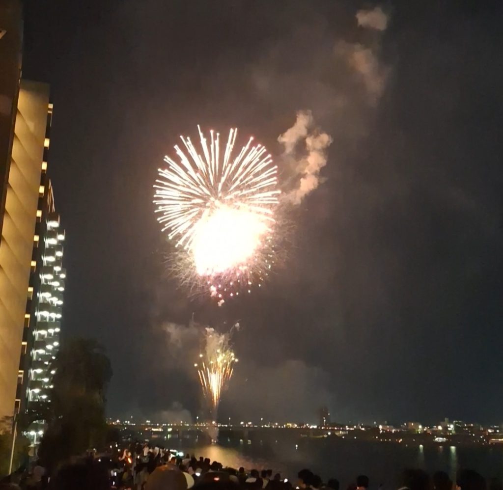 夜空に咲いた大輪の花