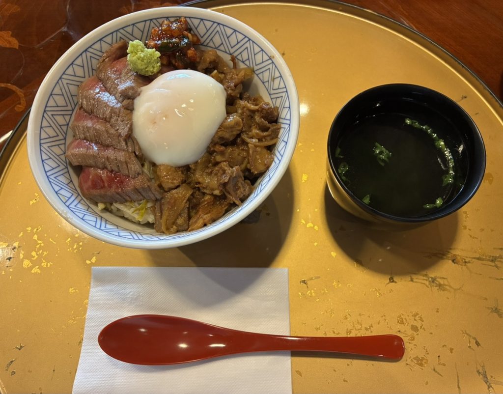 阿蘇神社参拝と「あか牛丼」