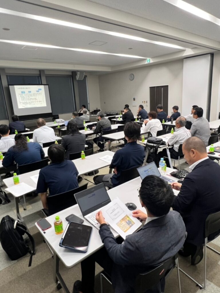 講話を聴講する参加者