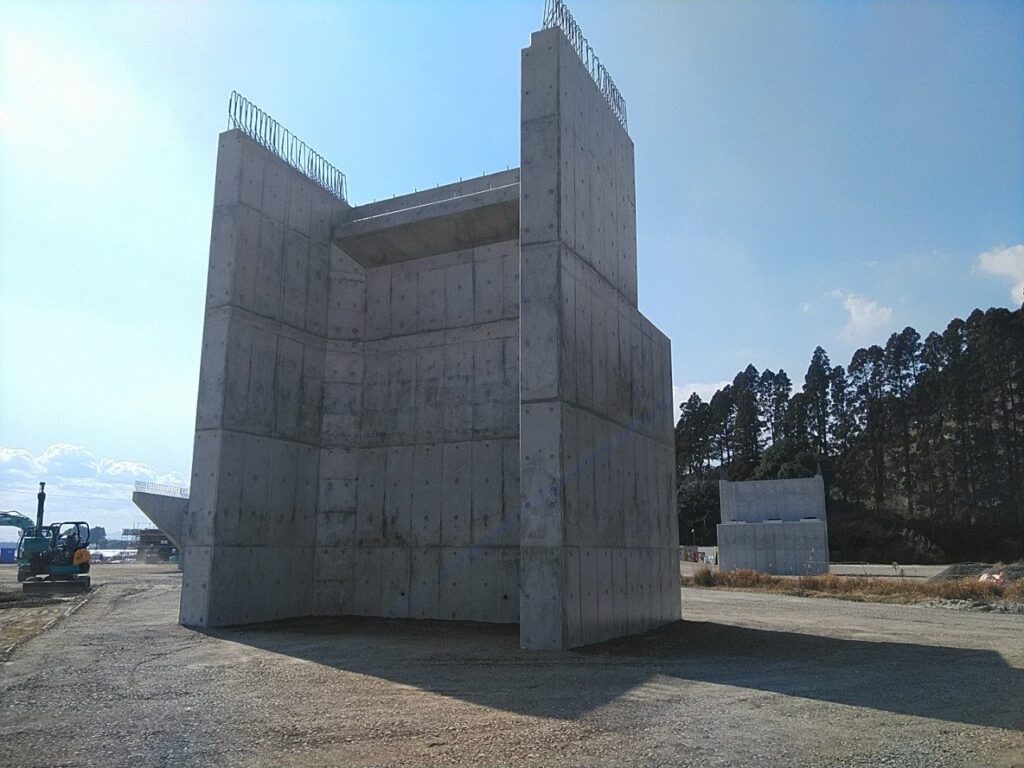 完成した串間インターチェンジ Aランプ橋のA2橋台