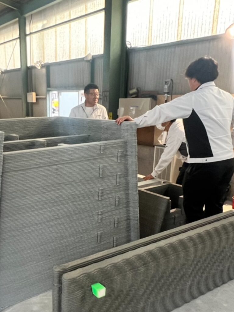 建設用3Dプリンターの見学
